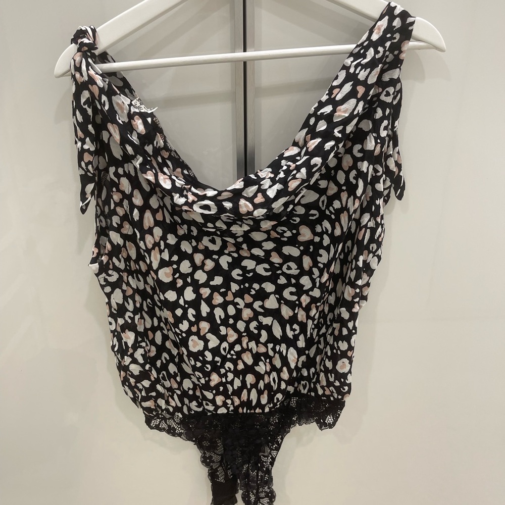 Free people bodysuit blouse. V-neck, tie straps, scoop back. Lace thong.